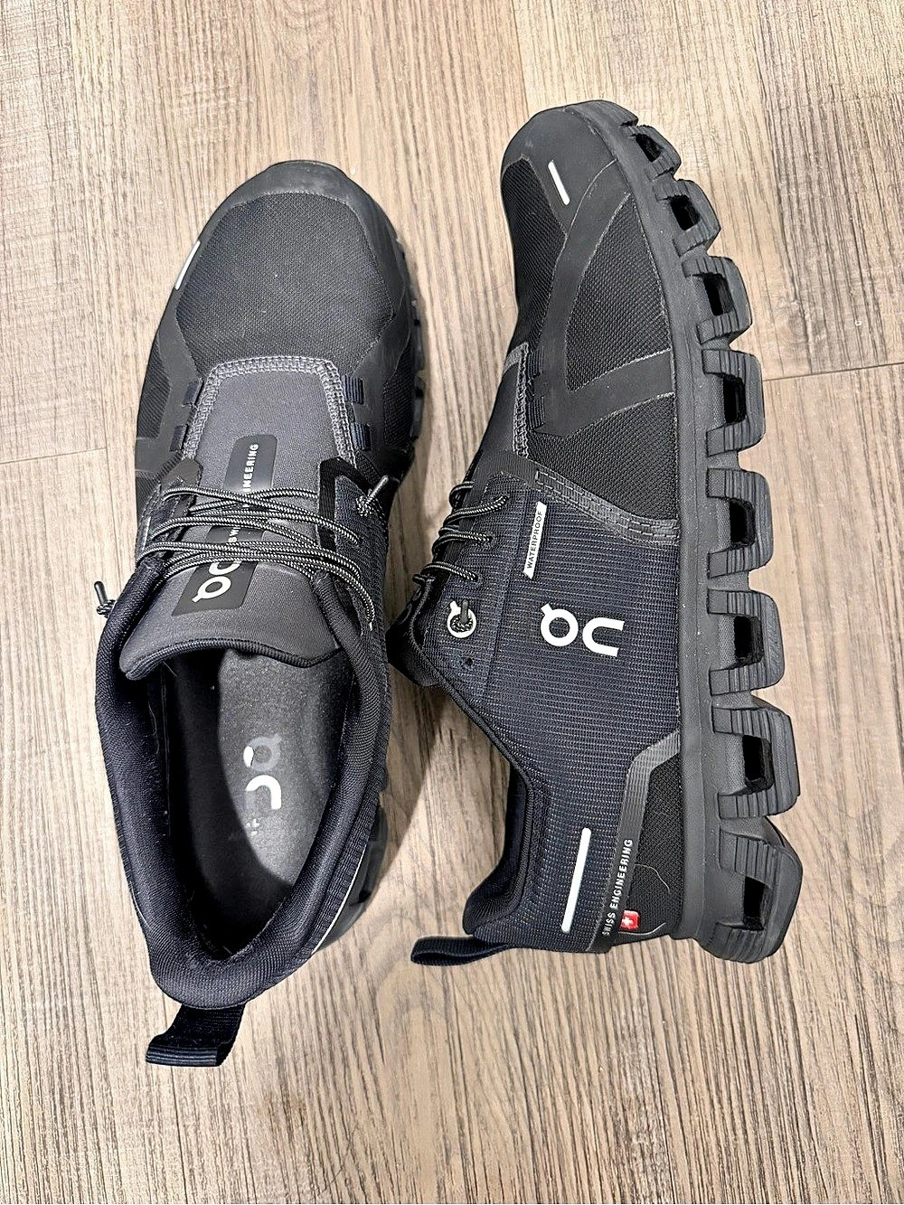 On Cloud 6 Waterproof Black womens 9.5 Shoes